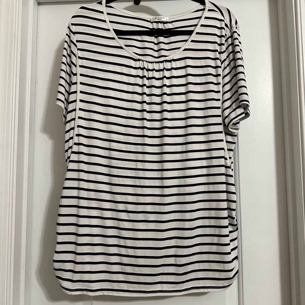 Breastfeeding Stretchy Black and White Striped Short Sleeve Top